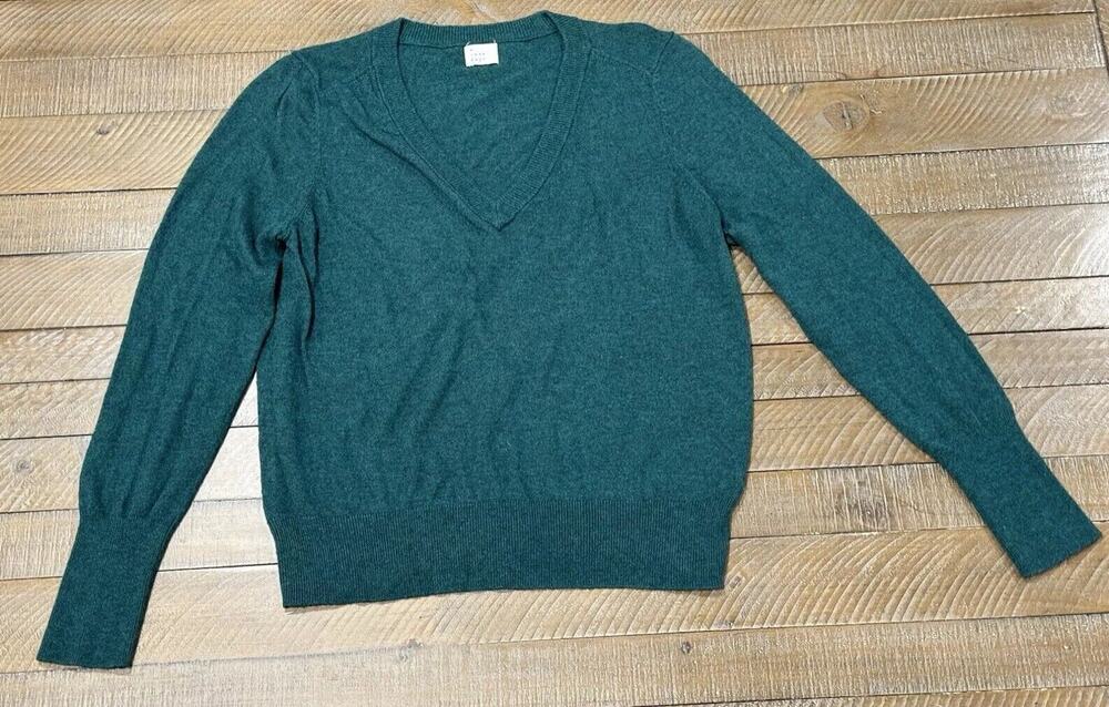 A New Day Women's Green V- Neck Long Sleeve Lightweight Knit Sweater - Size M